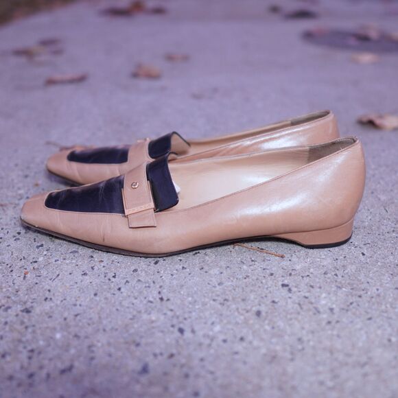 Chanel Vintage Two-Tone Leather Loafers Flats 39 Beige Black Logo Buckle Italy - Picture 5 of 11